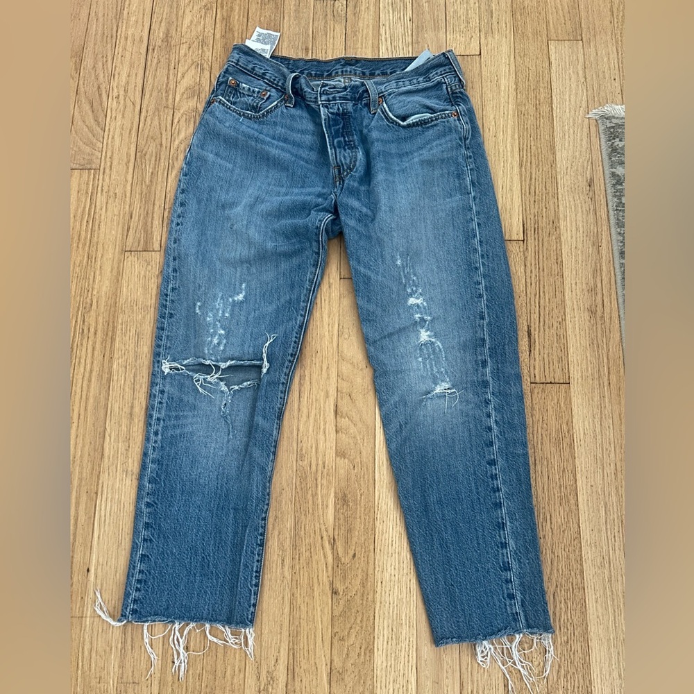 LEVI’S distressed Blue Jeans